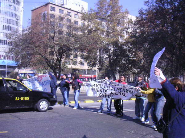 Toma de la Alameda frente al BancoEstado