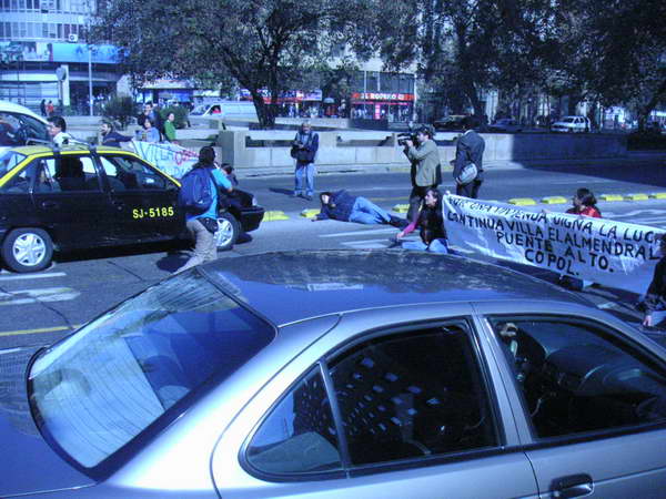 Toma de la Alameda frente al BancoEstado