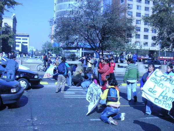 Toma de la Alameda frente al BancoEstado