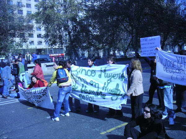 Toma de la Alameda frente al BancoEstado