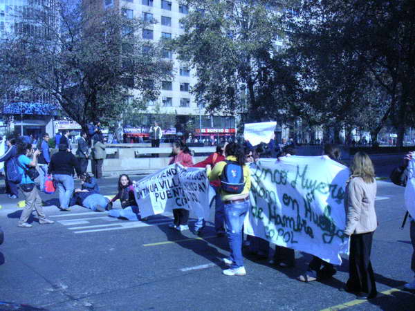 Toma de la Alameda frente al BancoEstado