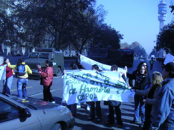 Toma de la Alameda frente al BancoEstado