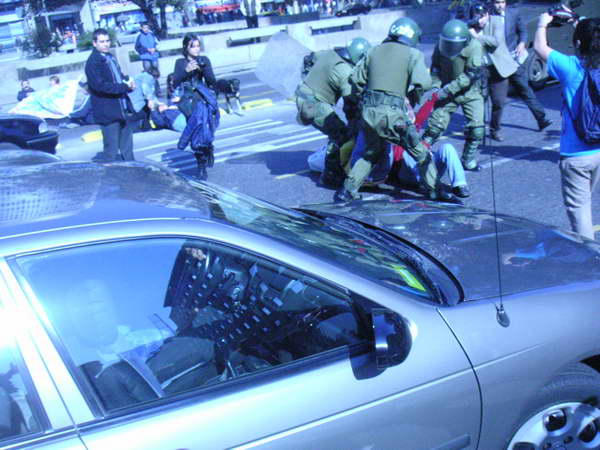 Toma de la Alameda frente al BancoEstado