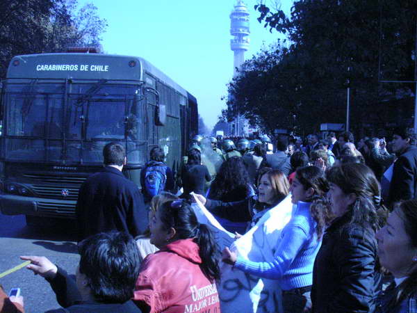 Toma de la Alameda frente al BancoEstado